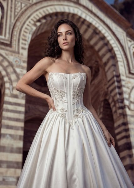 Swarovski İşlemeli, İngiliz Korseli, Balinli, Büzgü Detaylı, Mikado Gelinlik Modeli