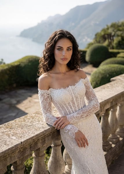 Fransız Dantel, Dalgalı Straplez Yaka, Portatif Kol, Boyunluk Ve Başlık Detaylı, Kristal İşlemeli, Balık Ve Helen Gelinlik Modeli