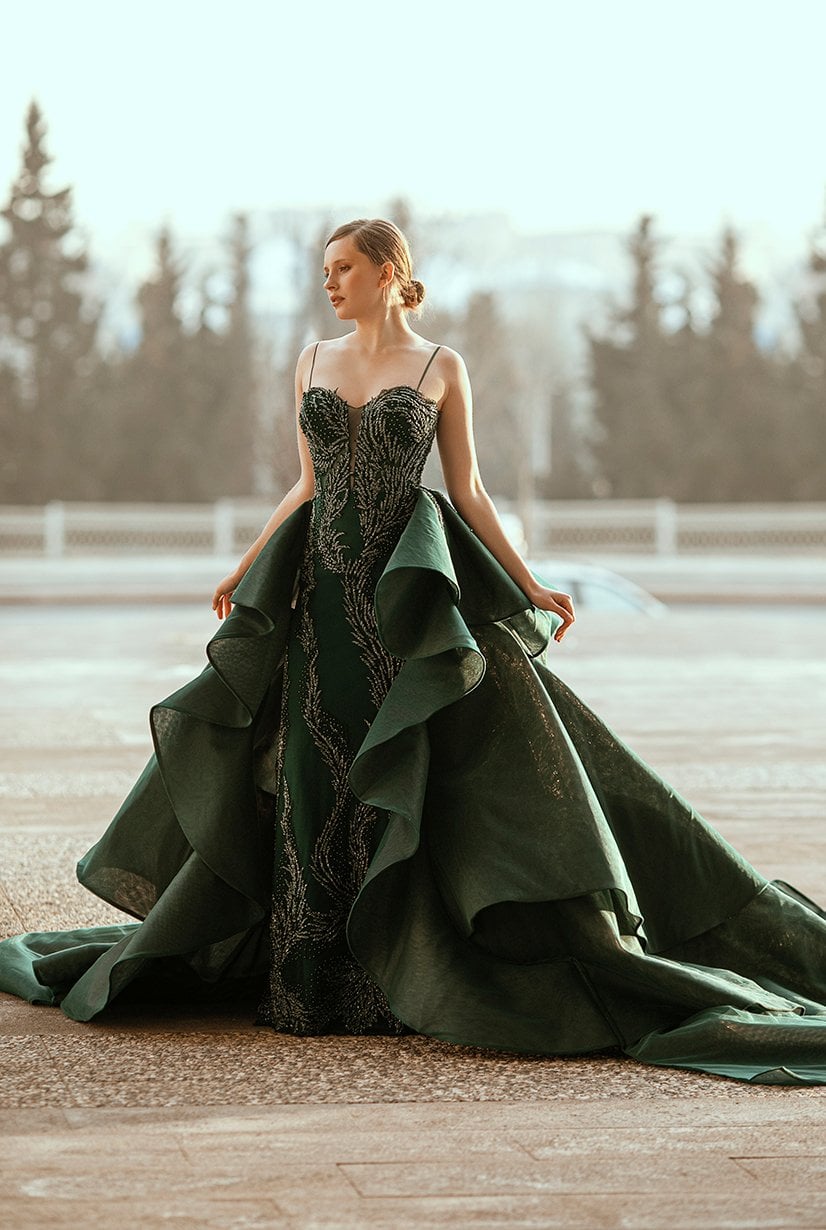 Encaje, detalle de levita en movimiento, modelo de vestido de noche de tirantes estrechos rectos
