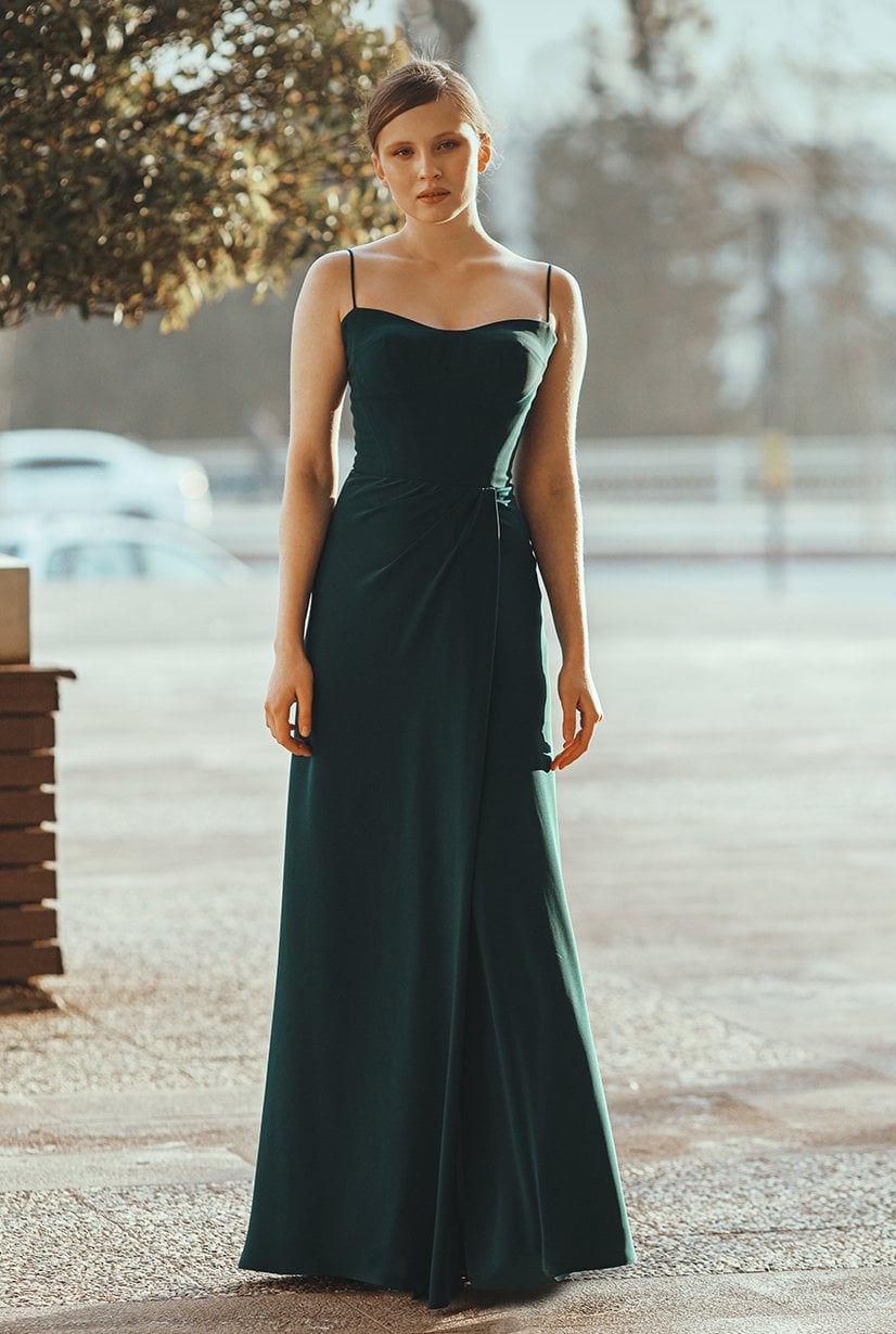 Vestido de noche liso con escote en M, falda cruzada y tirantes finos de cuerda