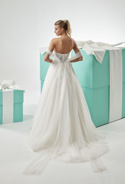 Boat Neck Helen Wedding Dress Model