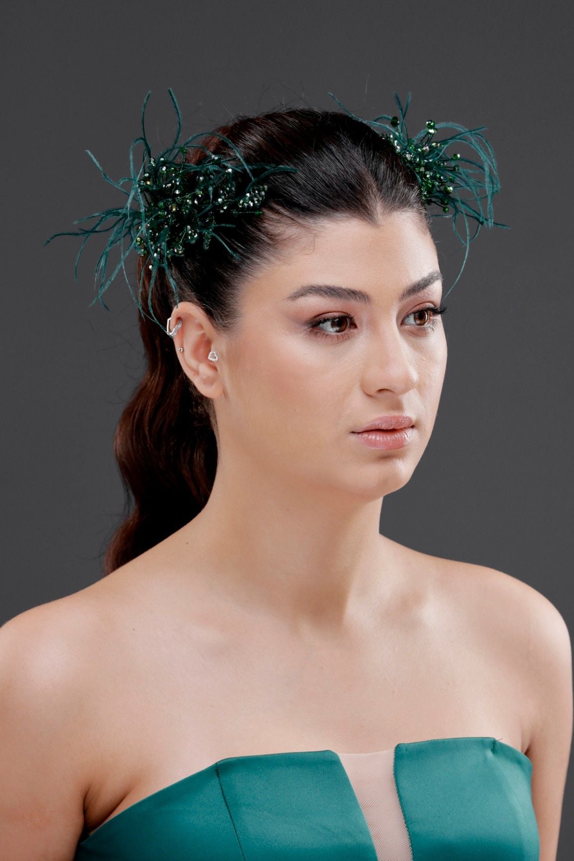 CORONA DE BODA DE COMPROMISO CON HENNA Y CUENTAS DE CRISTAL VERDE ST751