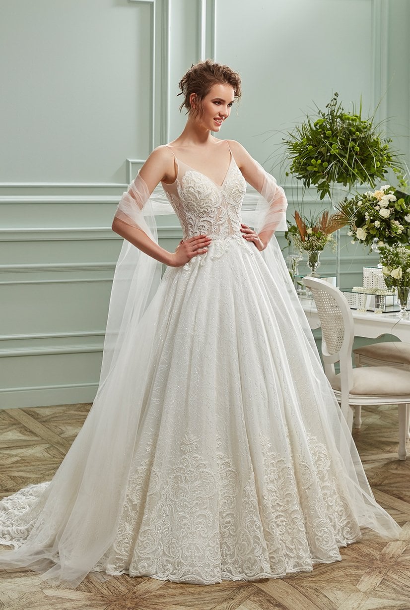 Vestido de novia evasé con borde jugoso, tirantes finos, semitransparente, detalle de capa