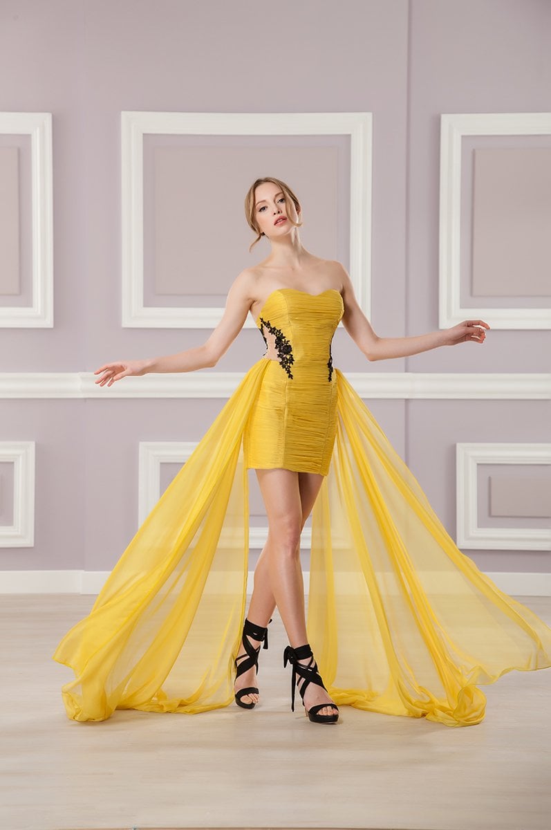 vestido de noche corto drapeado