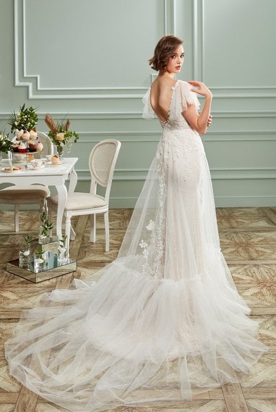 İçi Balık Dışı Tül Etekli, V Yakalı, Volan Kollu, Helen Model Gelinlik